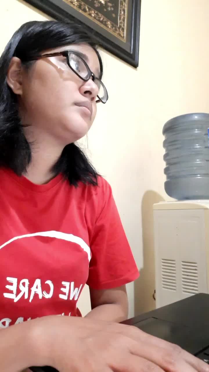 bukan cuma Henpon, tapi laptop juga dipake sembarangan 