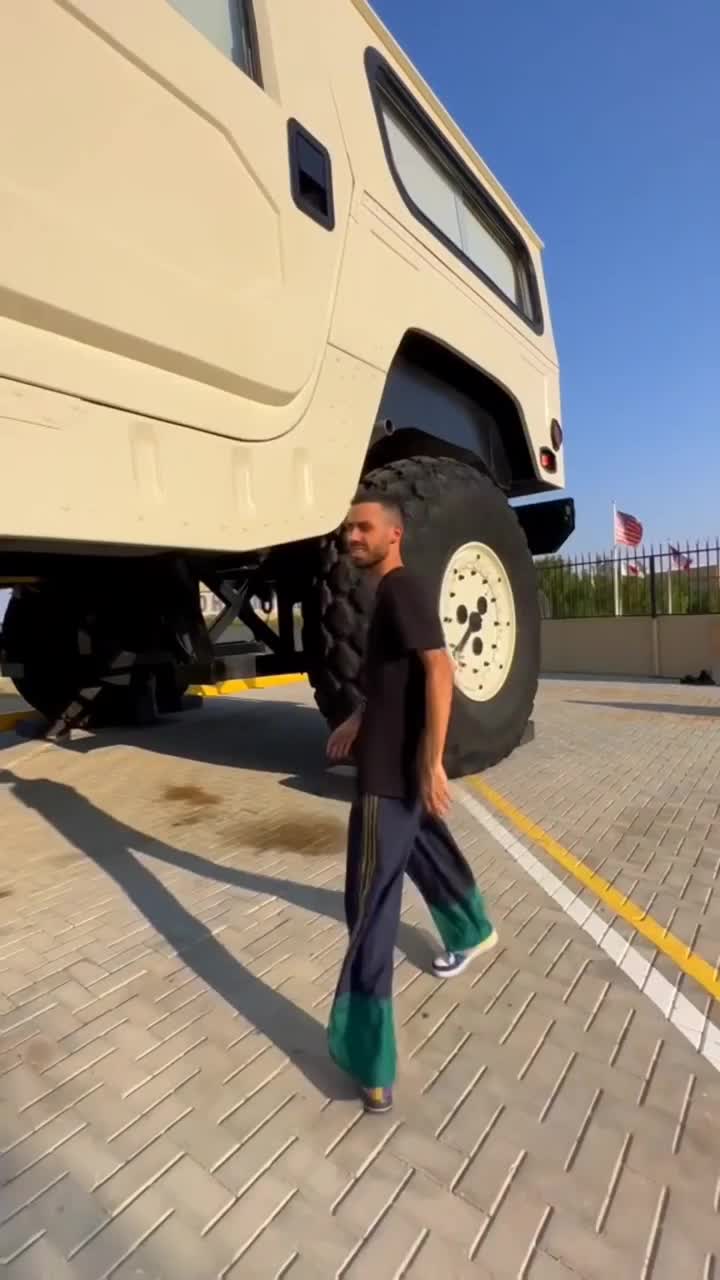 mobil segede rumah