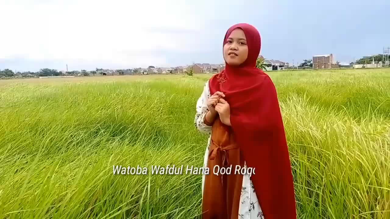Fifin Istiqomah, Sidoarjo, 07 Februari 2003, 18th, Lagu: Ya Asyiqal, Sidoarjo Jawa Timur, Pelajar, bersholawat & Bernyanyi.
Motivasi: Ingin 