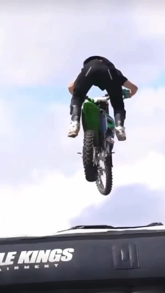 terbang terus bro