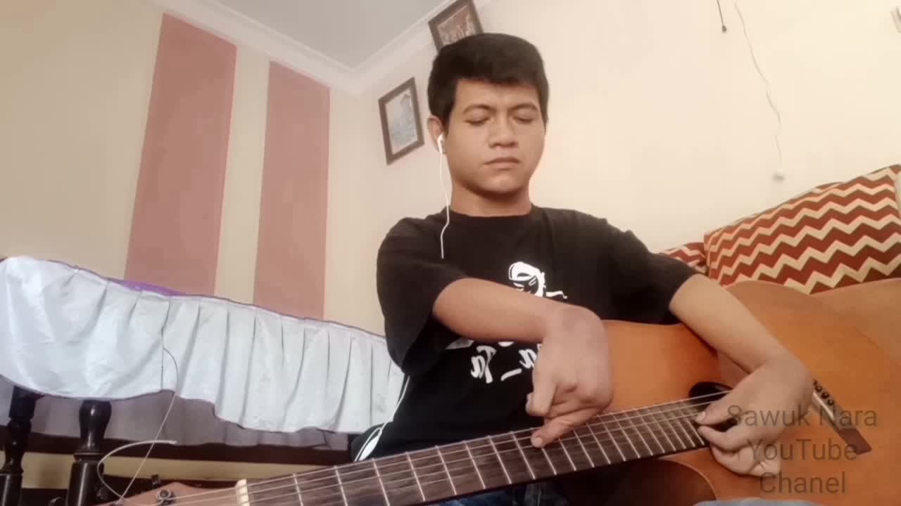 ROSSA HATI YANG KAU SAKITI - SAWUK NARA COVER AKUSTIK