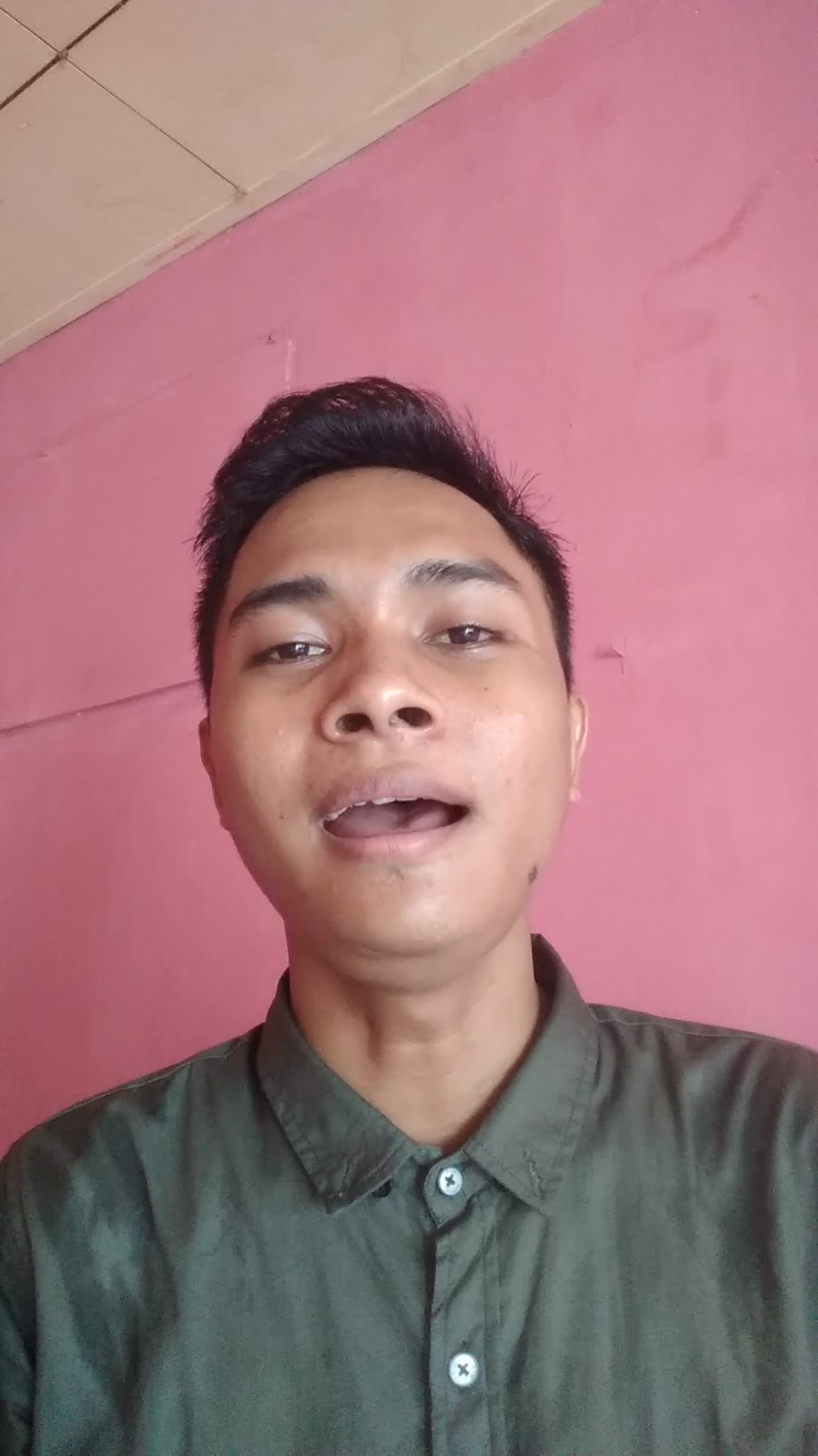 Assalamualaikum... perkenalkan nama saya Syahril Usia saya 22 tahun saya berasal dari Dumai Provinsi Riau ,