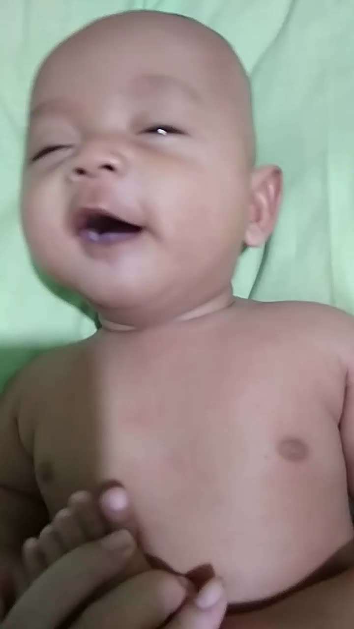 bayiku 2,5bulan yg udah mulai bisa diajak komunikasi