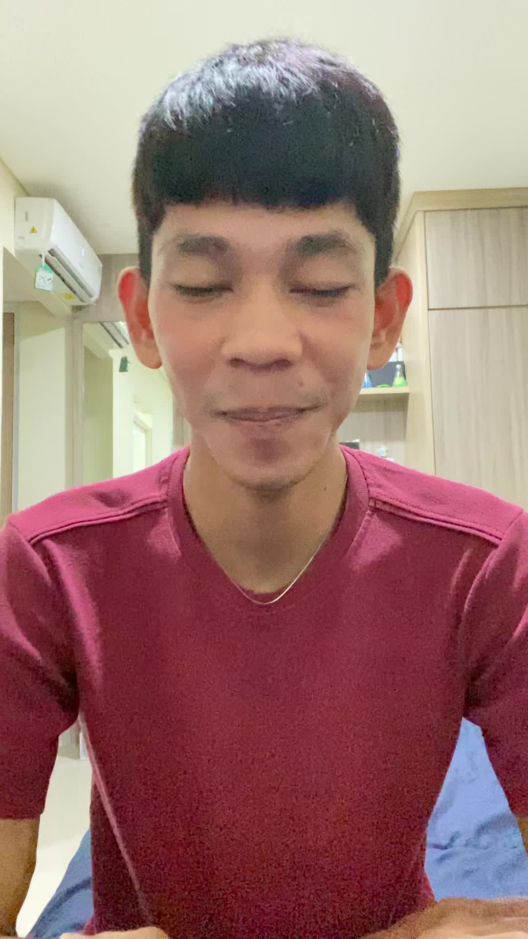 Hendrof, 28 tahun. Sumatera barat. “Pelaminan Kelabu”
#OnlineAuditionRisingStarIndonesiaDangdut
Aah mantaaaapppp