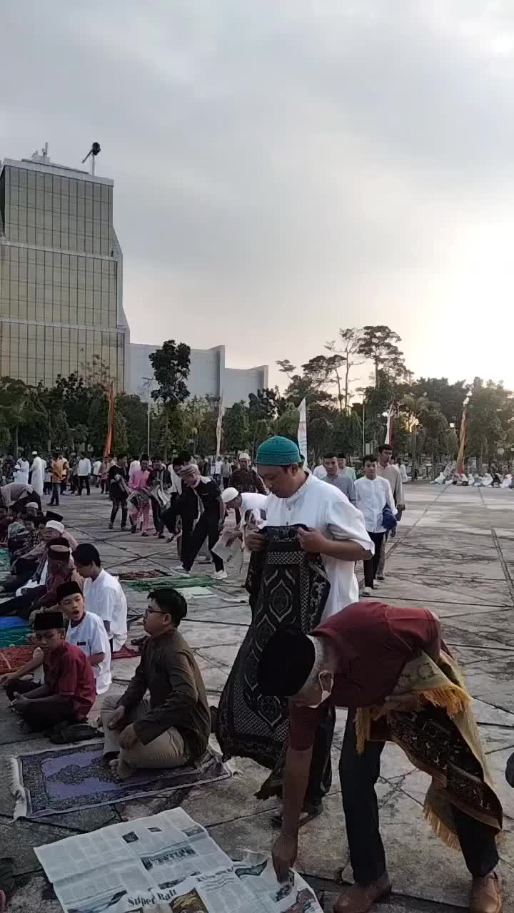 Sholat Id idul Adha 1444H di halaman Kantor Gubernur Riau.