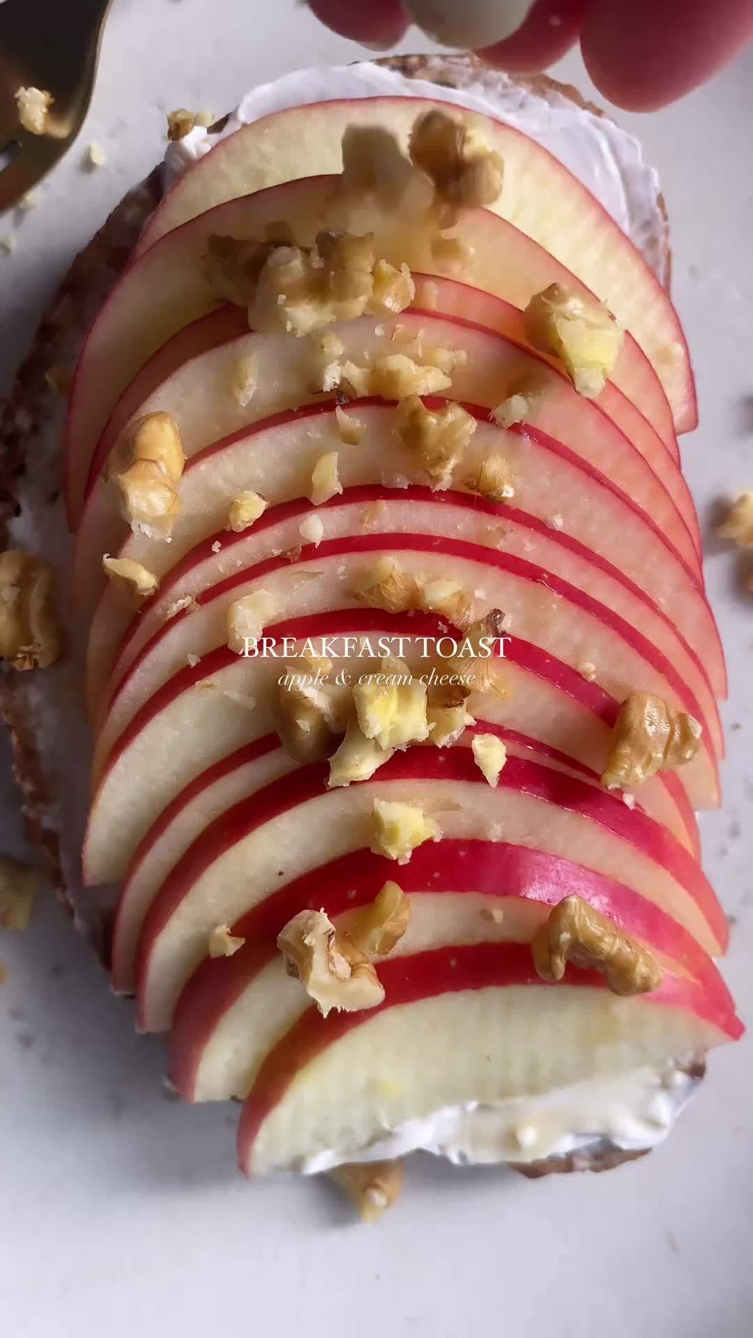 Apple + cream cheese pake toast