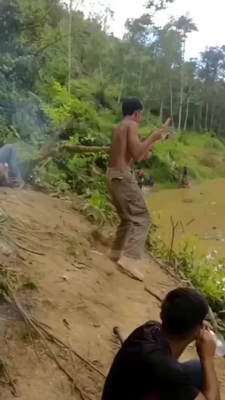 Punya Kawan Kerjaannya Iseng Banget