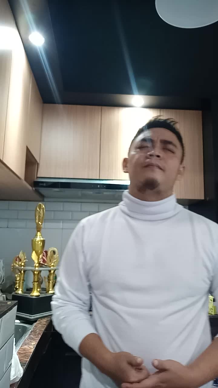 Kereeen !!!penampilan papah muda asal Bandung menyayat hati pendengar dan buat juri takjub di Audisi RISING STAR INA#ONLINEAUDISIRISIN