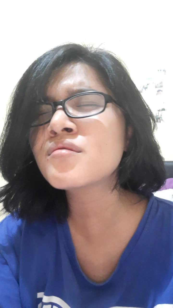 Tuhan tolong mampukan aku tuk lupakan dirinya, semua cerita tentangnya yang membuatku slalu teringat akan cinta yang dulu hidupkanku