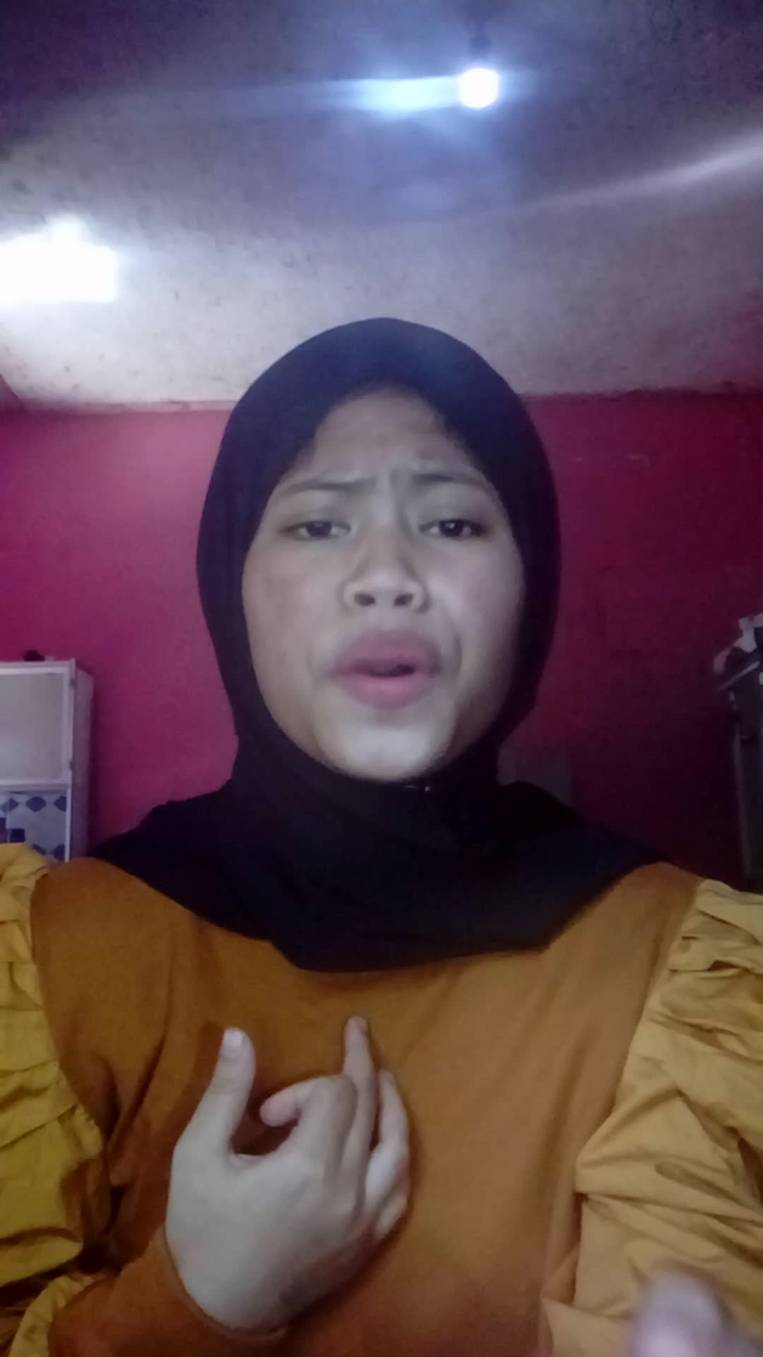 nama:sopiah nama panggilan:sopi TTL: Garut des majasari kec Cibiuk kab garut