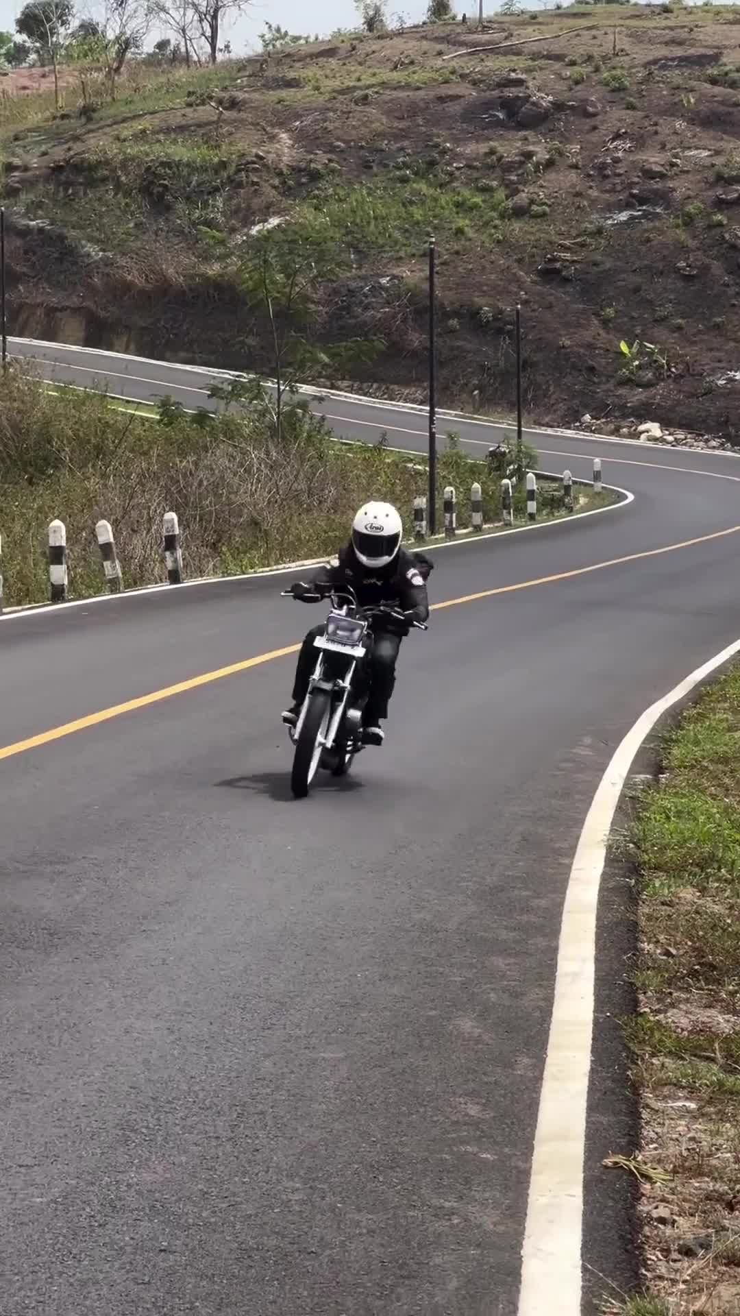 Jalan di Cianjur Selatan