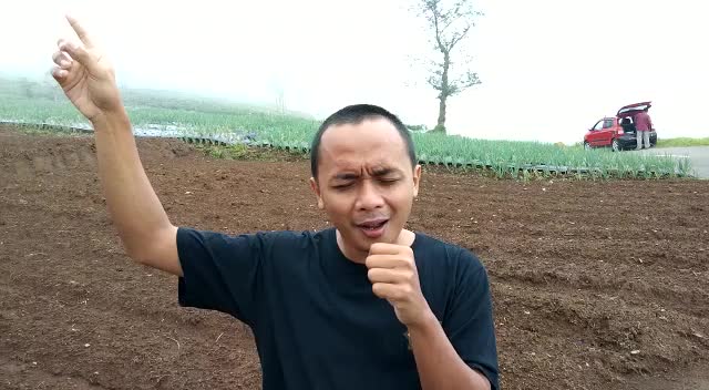 Nama: Muhammad Lukman Usia: 27 Tahun Asal: Bumiayu Brebes Judul lagu: Gigi Pahala #VoiceOfRamadanGTV