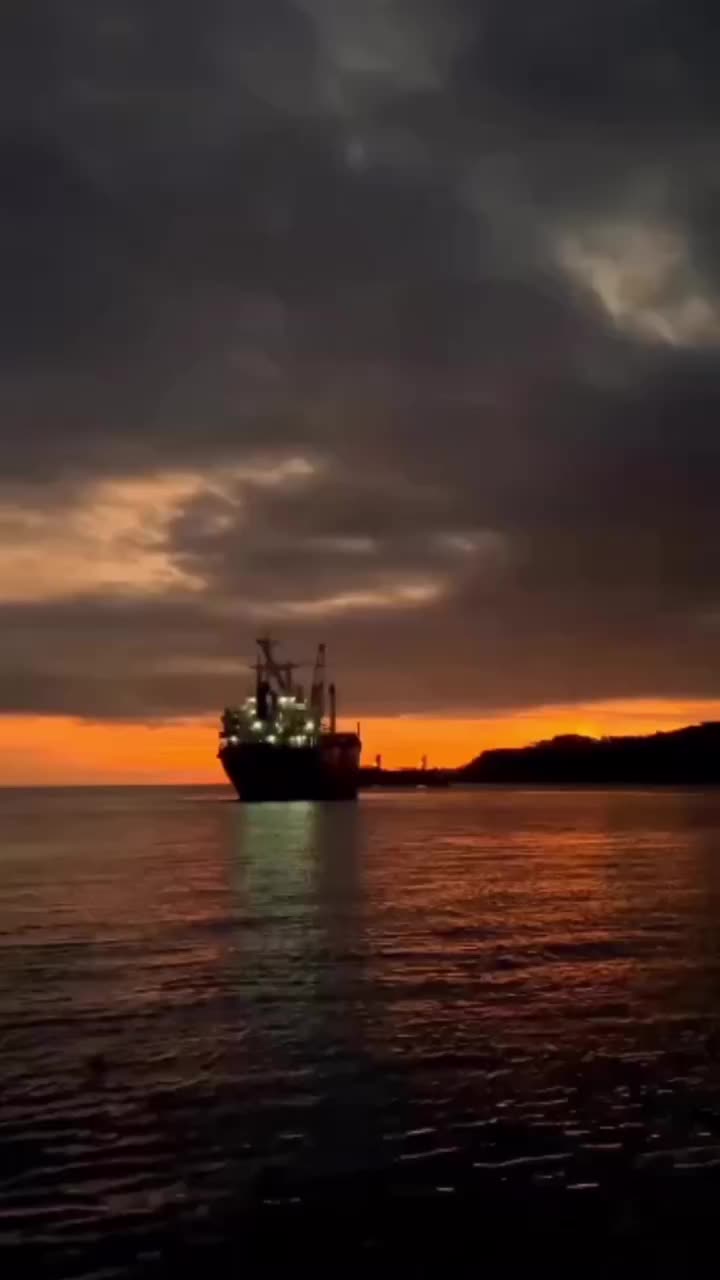 siapa yang suruh tidur dibawah