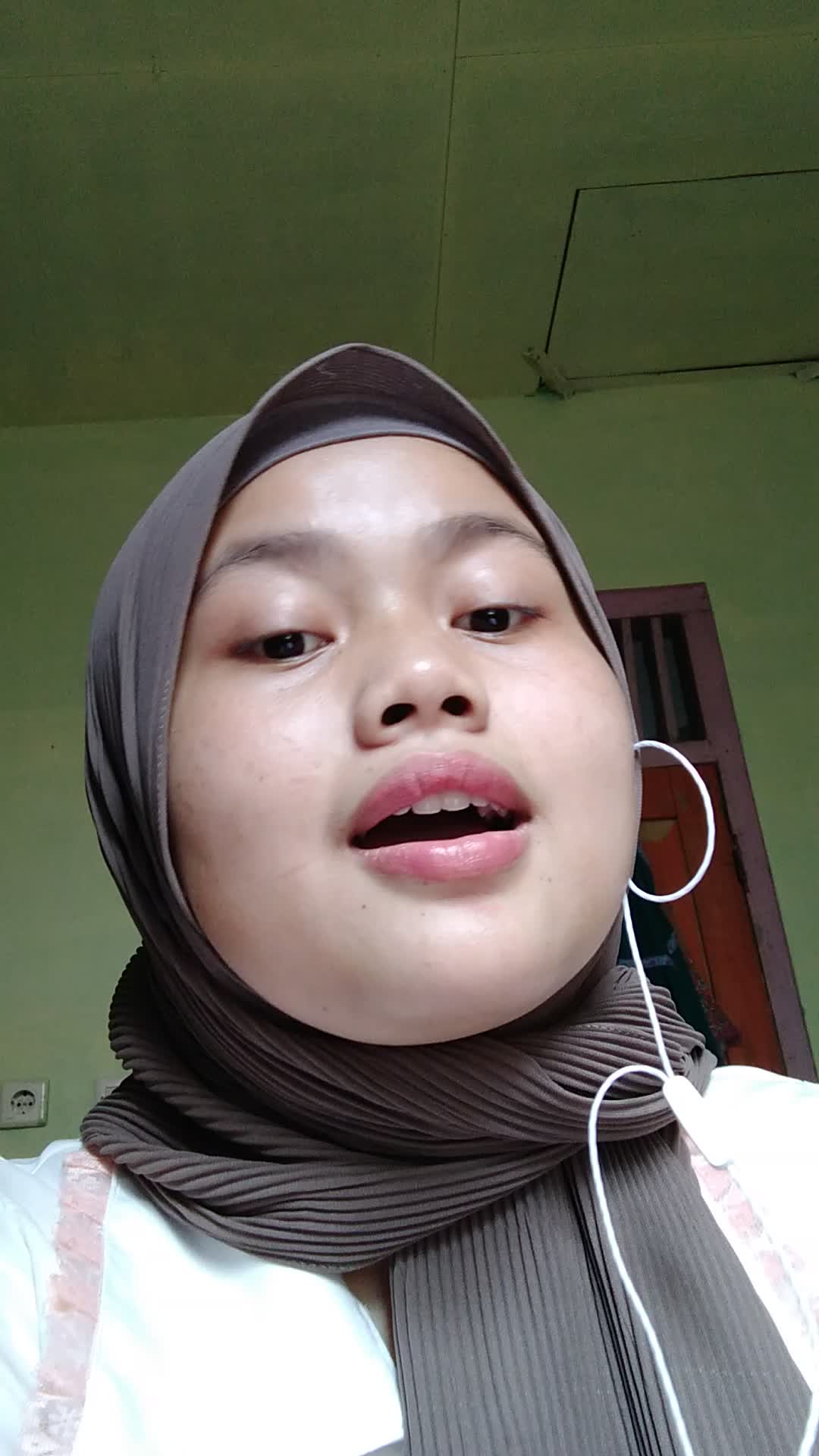 XFI2021 SOLO OLYVIA 18 YOGYAKARTA HELLO