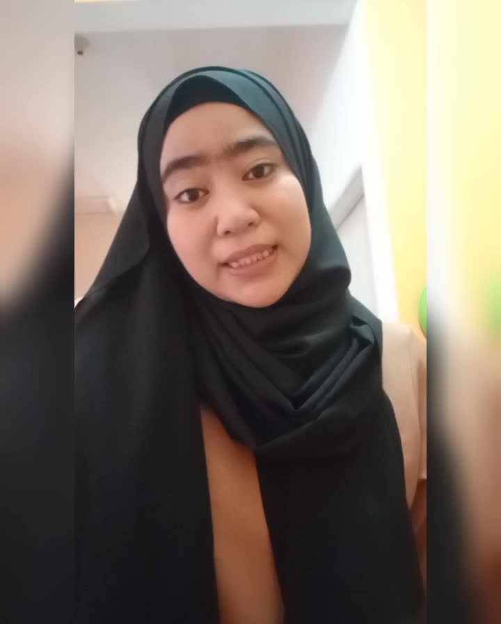 nama : Vitria anggraeni/ Umur :21 Thn hobi : bernyanyi/ domisili: Bogor / asal: sumatera barat / Ya habibbal qalbi. #voiceoframadangtv.