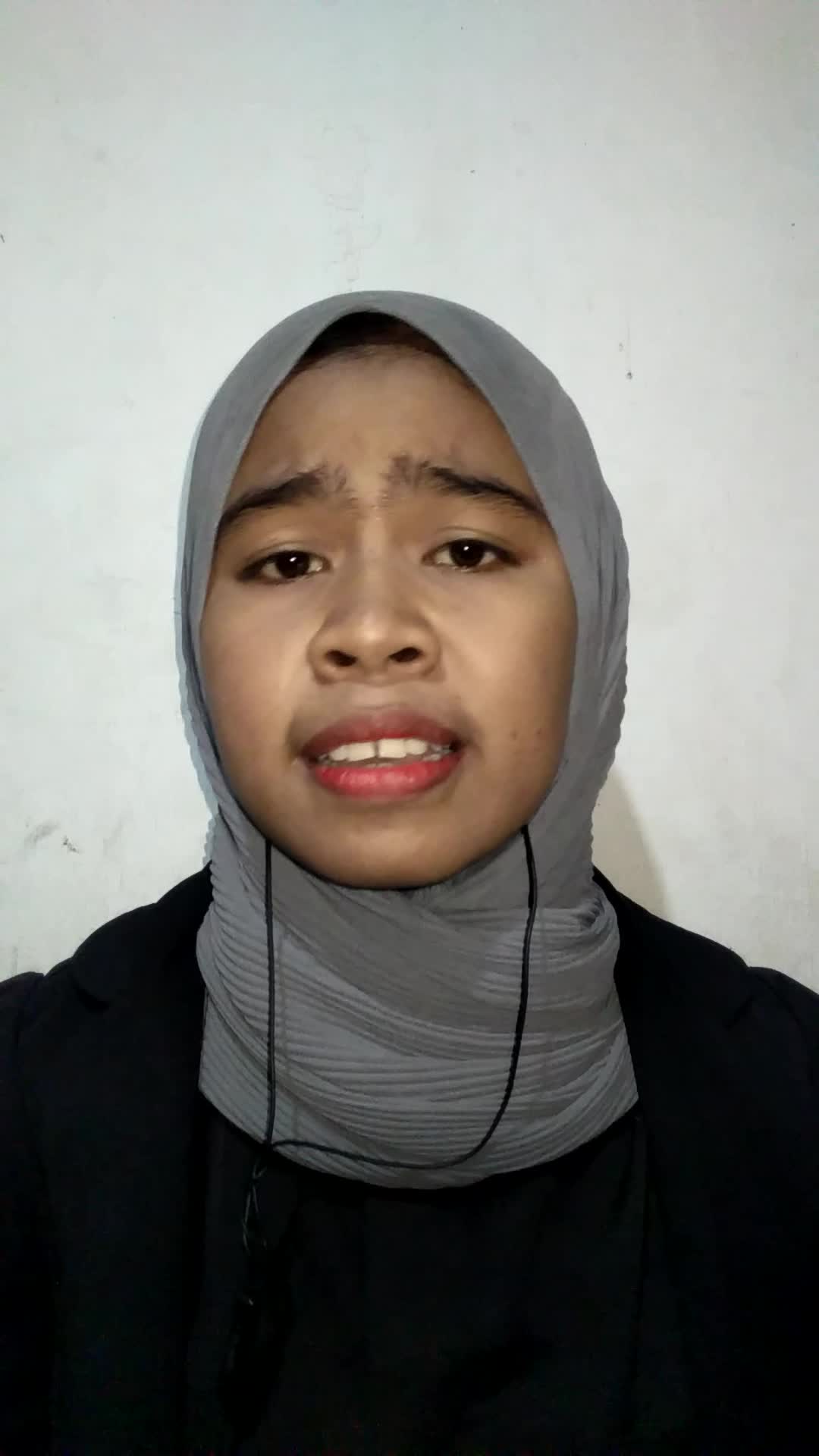 nama : Sari Usna Harahap, usia : 19 THN, alamat Sumatra Utara, judul lagu : cinta bukanlah kapal