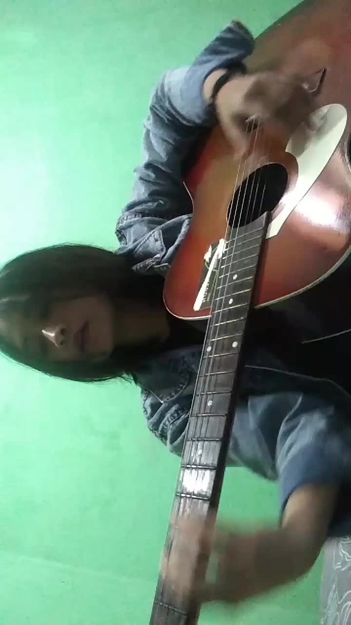 saya mira tiana asal garut usia 32 tahun membawakan lagu separuh aku noah