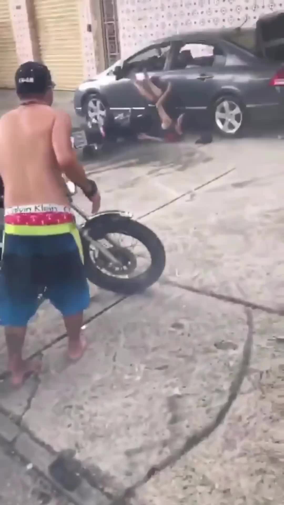 lagi ada masalah apa sih bang