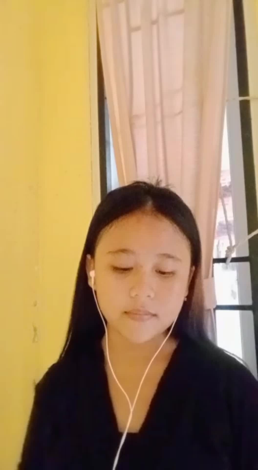 XFI2021(solo/group)Nanda saskia usia:15tahun kota:Medan judul lagu: mungkin hari ini esok atau nanti