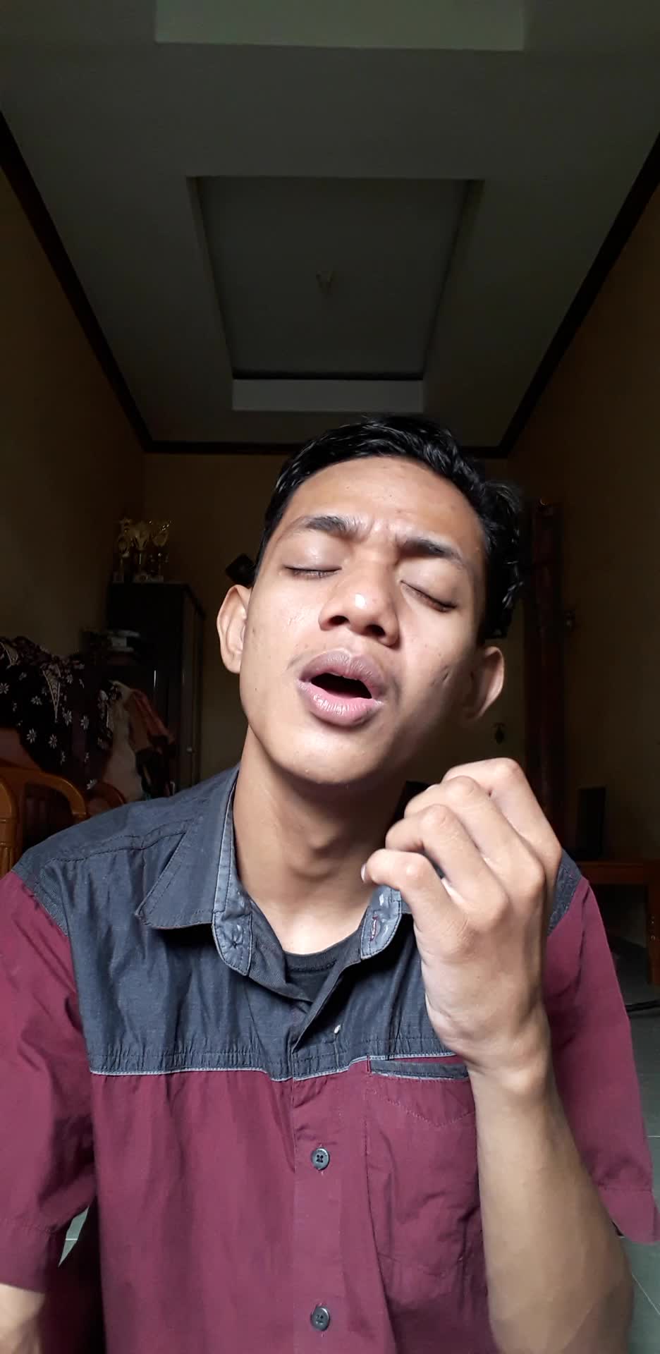 Padamu kubersujud,NAMA:Muhammad iqbal AR TTL:PAREPARE 04-APRIL-2000,Usia 20th,asal:parepare,pkrjaan:mahasiswa,hoby:nyanyi,main gitar