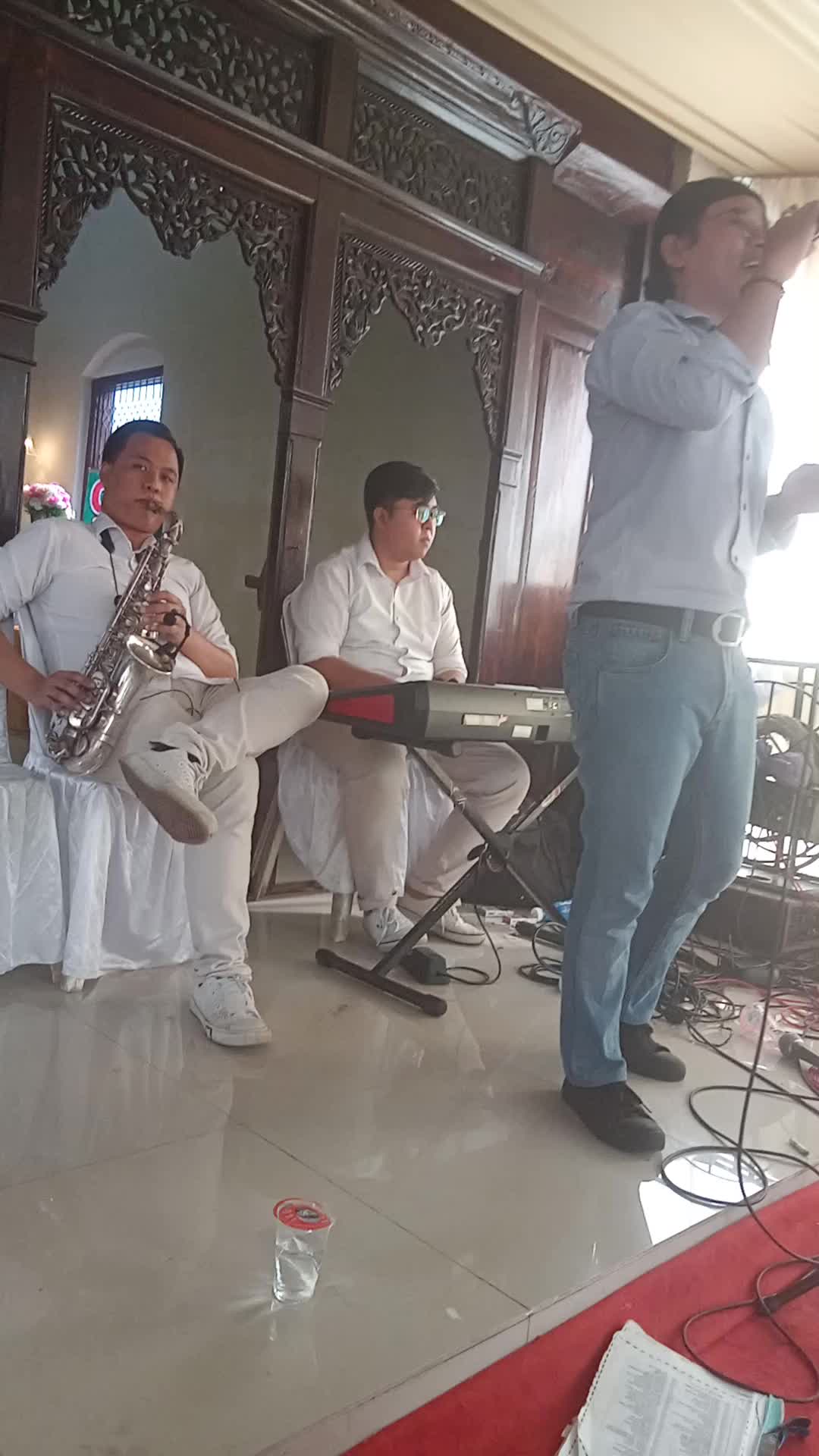 xfi2021 untuk perempuan yg sedang dlm plukan(payung teduh)cover by Ivanka sangsaka