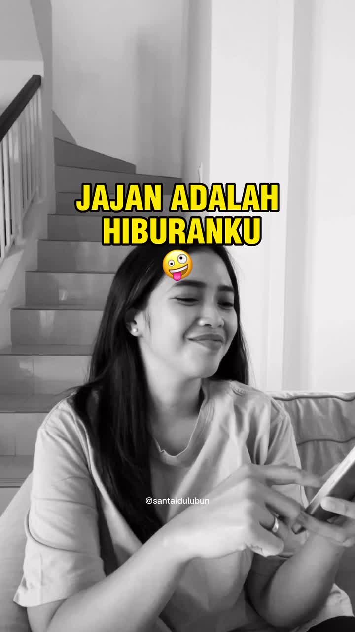 Abisnya apalagi yakhaan hiburannya… wkwkwk. Susah senang, hiburan yang mutlak adalah jajan!