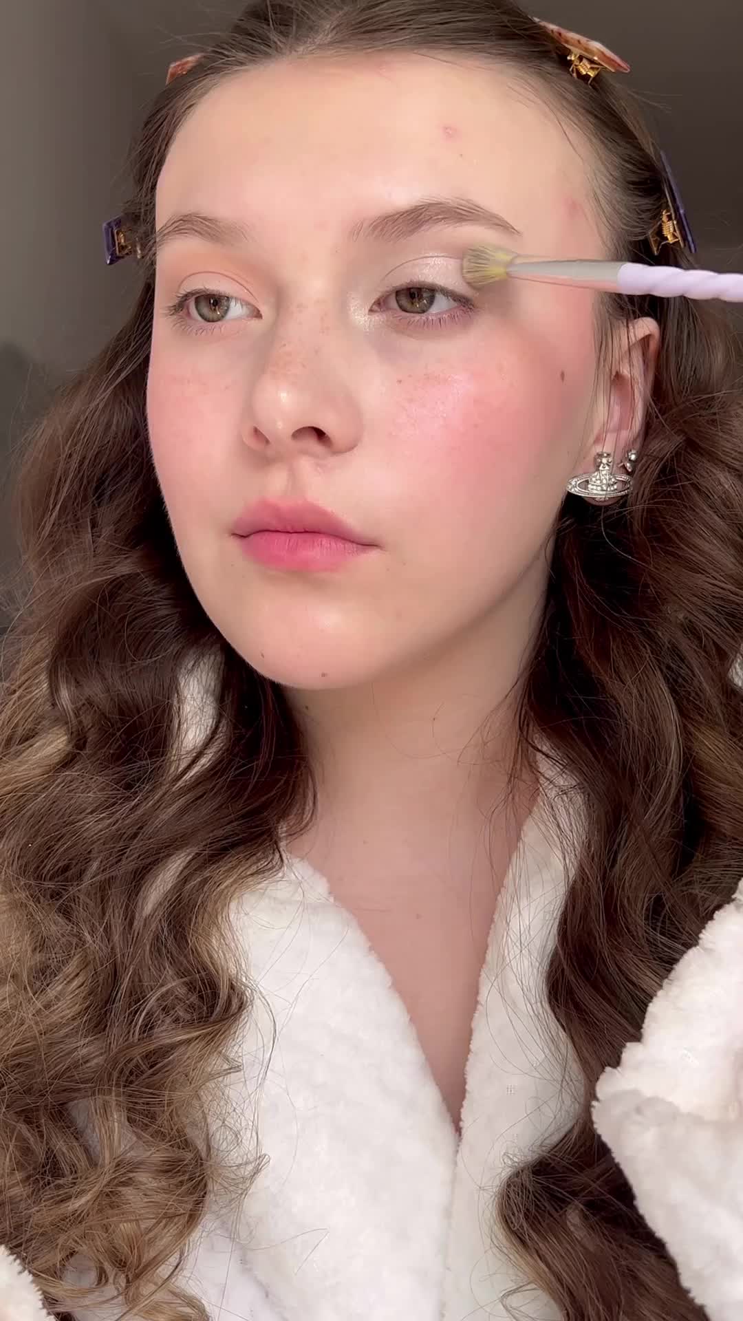 Cantik banget make up nya, natural🥰