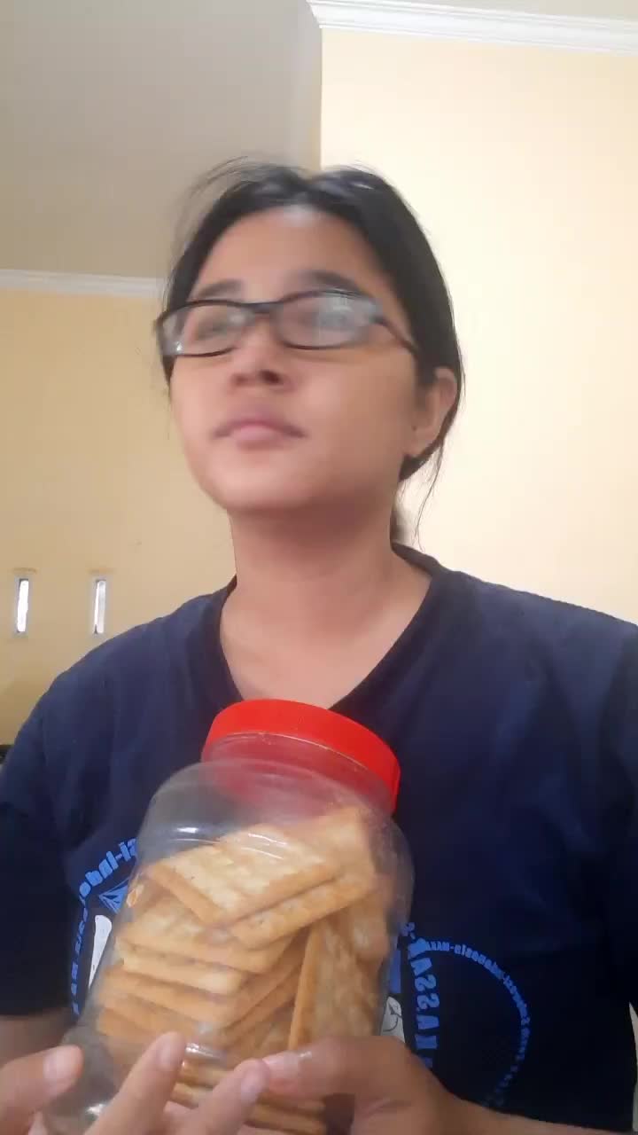 emangnya kenapa? ya karna kamu gak bawa makanan 