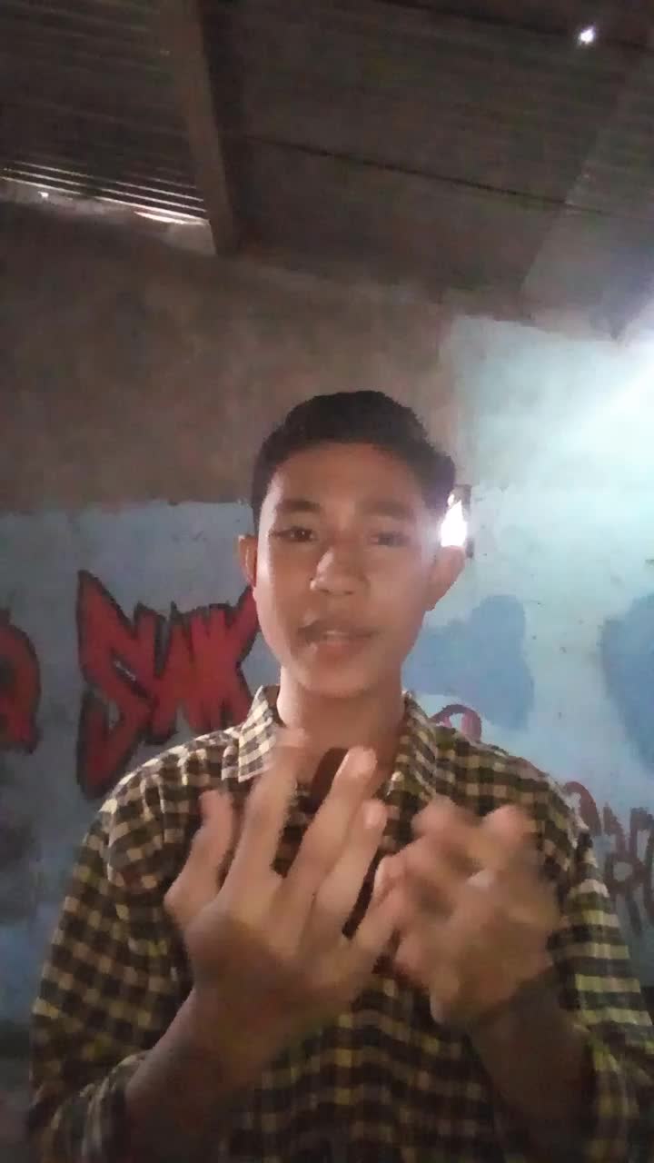 Nama :Ahmad kartadi . provensi :Nusa tenggara barat (lombok timur). umur :15th . pekerjaan :#audisi rising star dangdut indonesia#