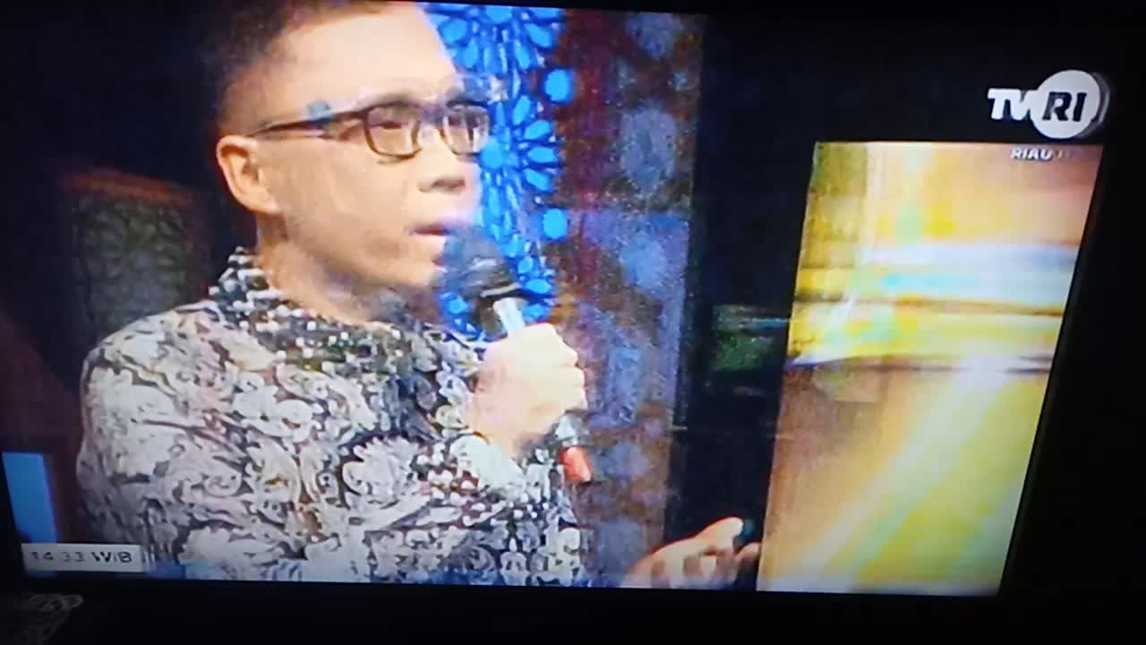 NAMA : YULIUS NOVISAND, UMUR : 30 TAHUN, KOTA ASAL : PEKANBARU, JUDUL LAGU : DAMAI BERSAMAMU