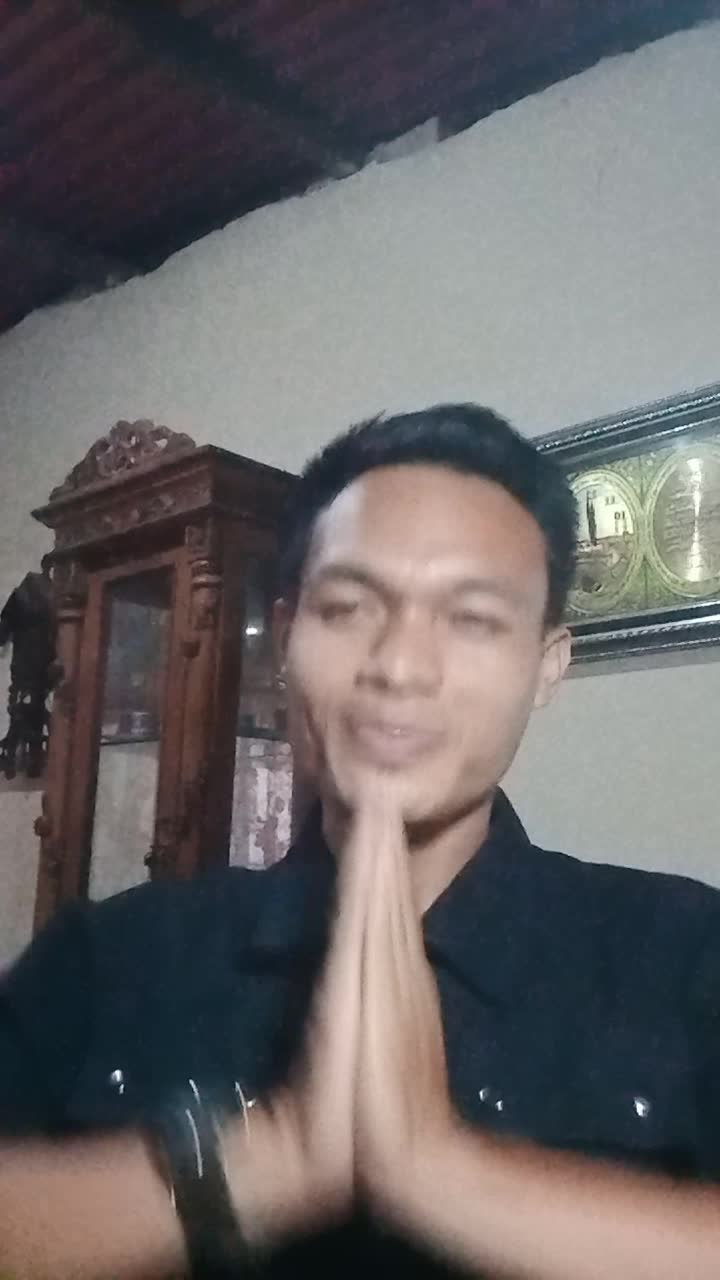 Nama : Romsen Rozali, Alamat, Banyuasin Sumsel "Dia Lelaki Aku Lelaki"Go Jakarta pengen duet dg te Iis @Dahlia bawain lagu Arjun 🙏🏻