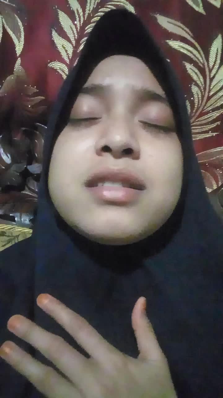 Nama:(Hikmah Yudia),umur:(18 tahun),Kota asal:(kendari-sulawesi tenggara),alasan ikut voice of ramadhan:(ingin mengembangkan bakat).Aamiin