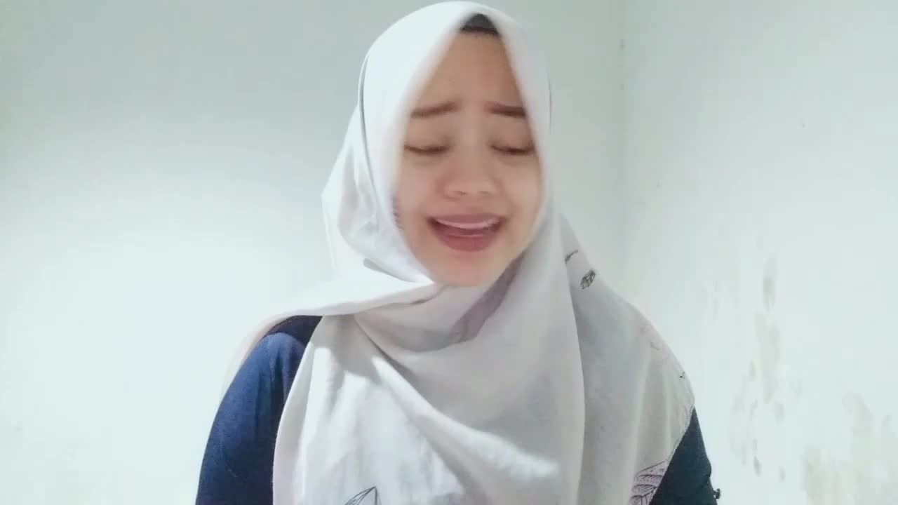 Acting sinetron "Ikatan Cinta" ( The power of halu,pengen ikutan casting tapi gak bisa karena terpaut usia,hehehe ).sabar ya bun...:)