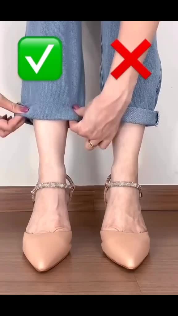 Kalau celana jeans kepanjangan, bisa ikutin cara ini!