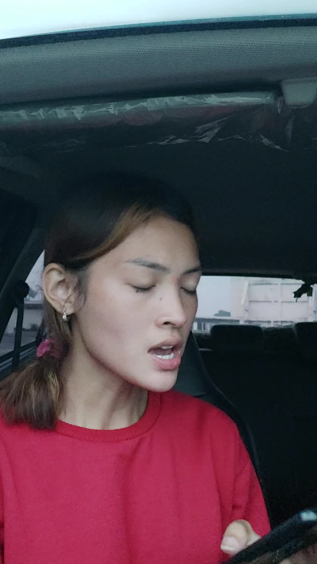 hallo,namaku Vanny. umurku 20thn asal Bandung. Ingin sekali lolos dalam audisi ini, semoga ini rejeki ku