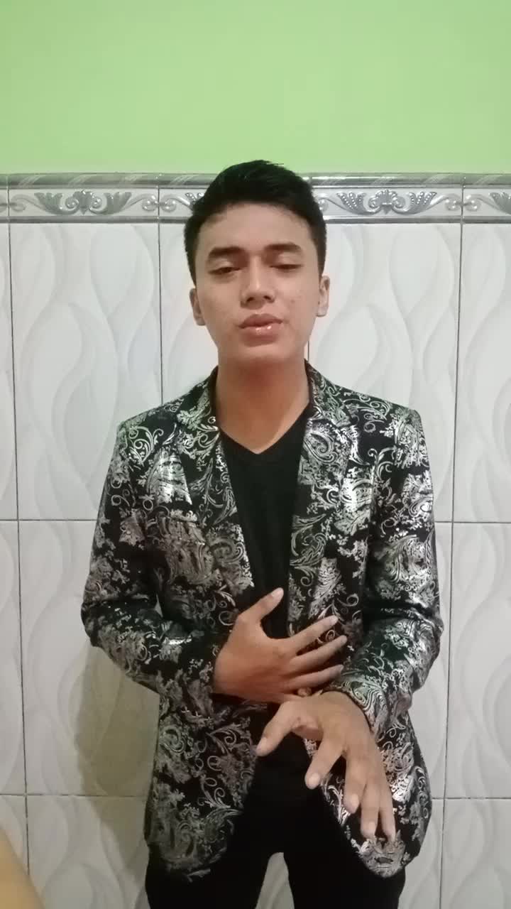 Hati-hati guys penipuan orang ini bernyanyi membuat orang menjadi baperr ..eakkk😘😘 Tiada Tara-jirayut