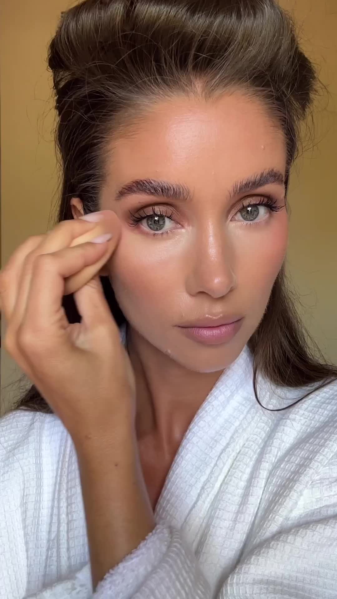 Namanya ombre concealer, keren ya mempersingkat waktu make up