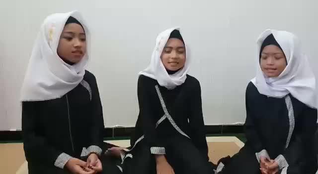 Nama : Putri Alisya (13 th),Maylina zahro(12),Nisfi nur Laili(12) Sidoarjo Jawa timur motifasi untuk menggapai cita2 mencintai sholawat nabi