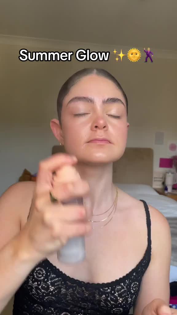 Buat ke pesta coba gaya makeup gini