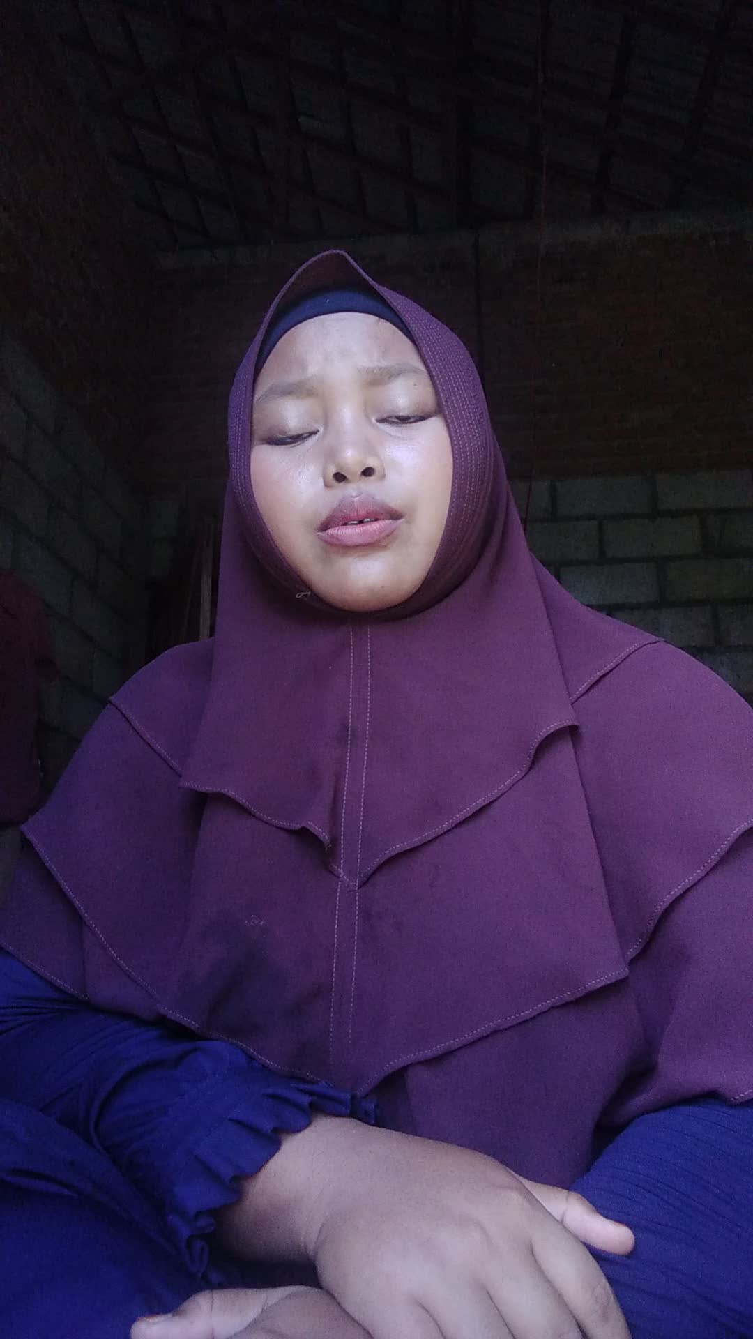 nama fitriah ramadhani umur 20 thn tinggal di pelaihari kalimantan selatan pekerjaan ibu rumah tangga motifasi memang hobi besyair sholawat 