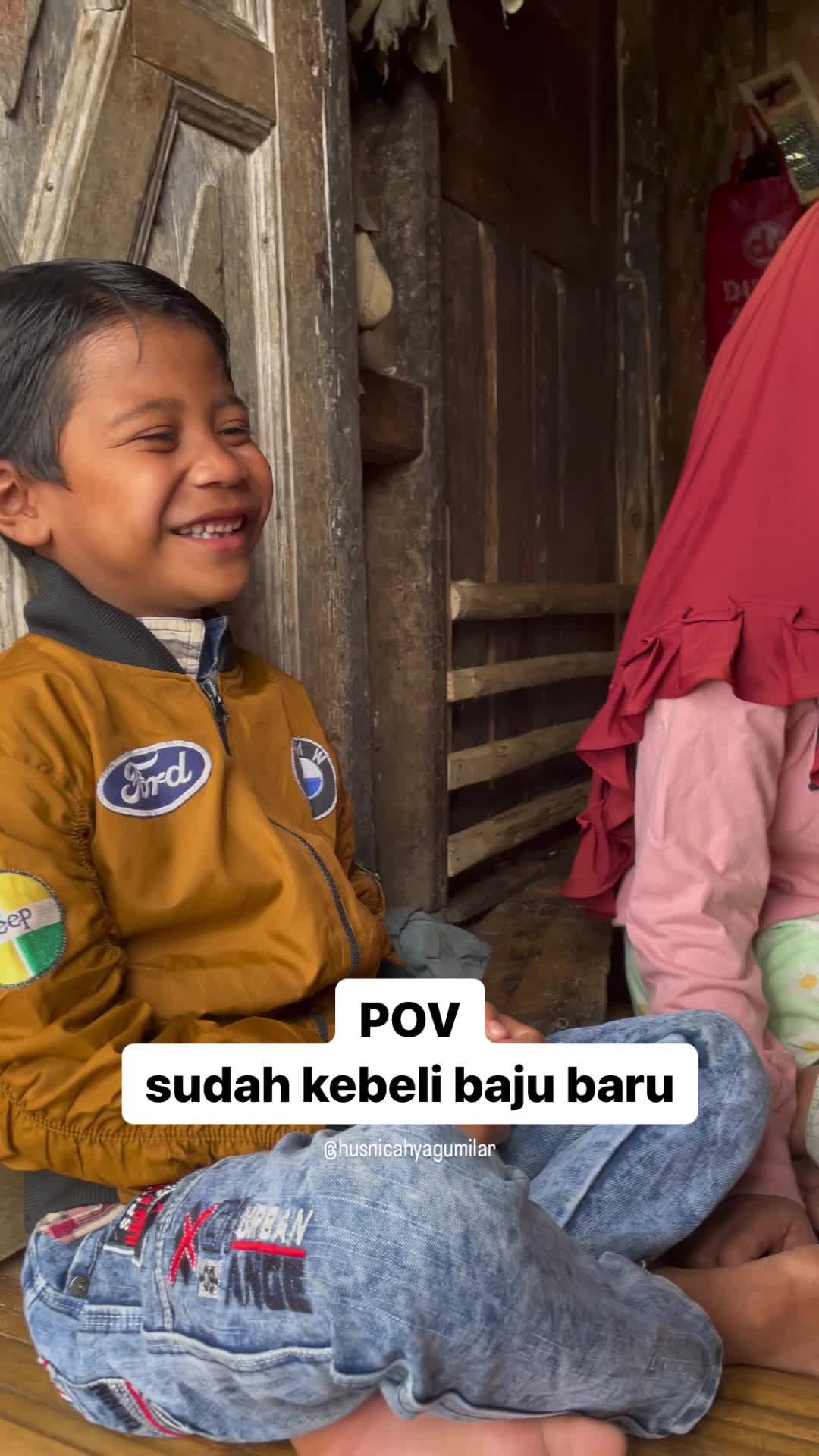 Bahagianya seorang anak ketika keinginannya terwujud. Tapi lebih bahagia lagi seorang ibu, saat kebutuhan anaknya terpenuhi