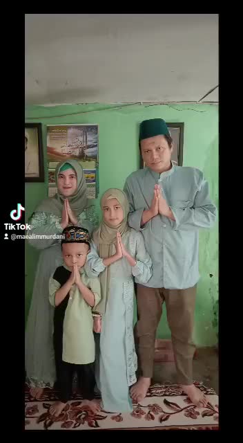 VLog keseruan Lebaran (Aktivitas di hari Lebaran) di buang sayang toLong bantu Love vote foLow share komen thanks for watching