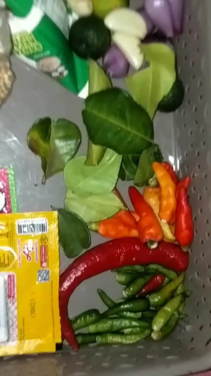 NASI DAUN JERUK & AYAM BAKAR DENGAN SAMBAL DADAK