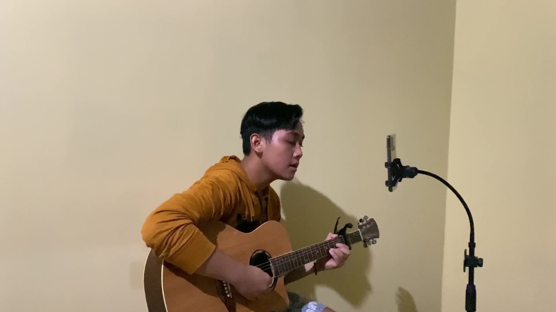 lagi cover Jangan Rubah Takdirku dari admesh eh keburu adzan yaudah berenti 😂