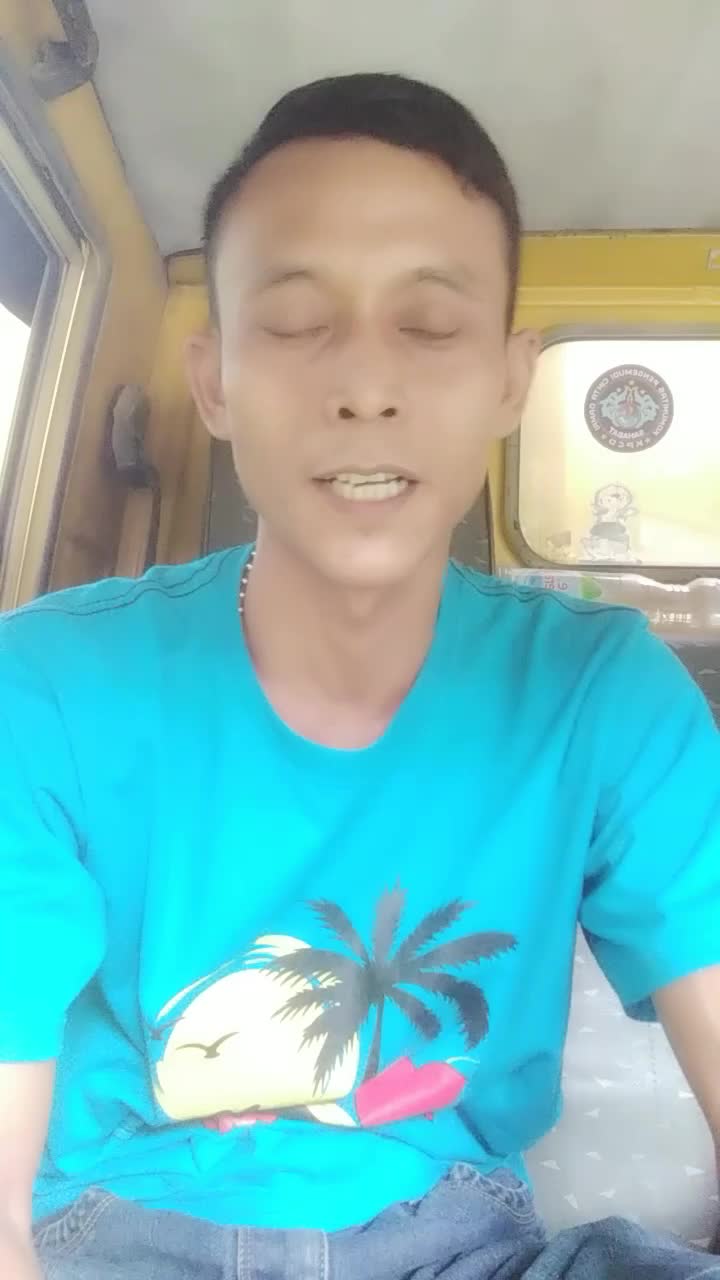 Nama ade naufal Cikarang.profesi Driver truk.impian saya ingin kontes di depan dewan juri langsung.#AUDITIONONLINERISING