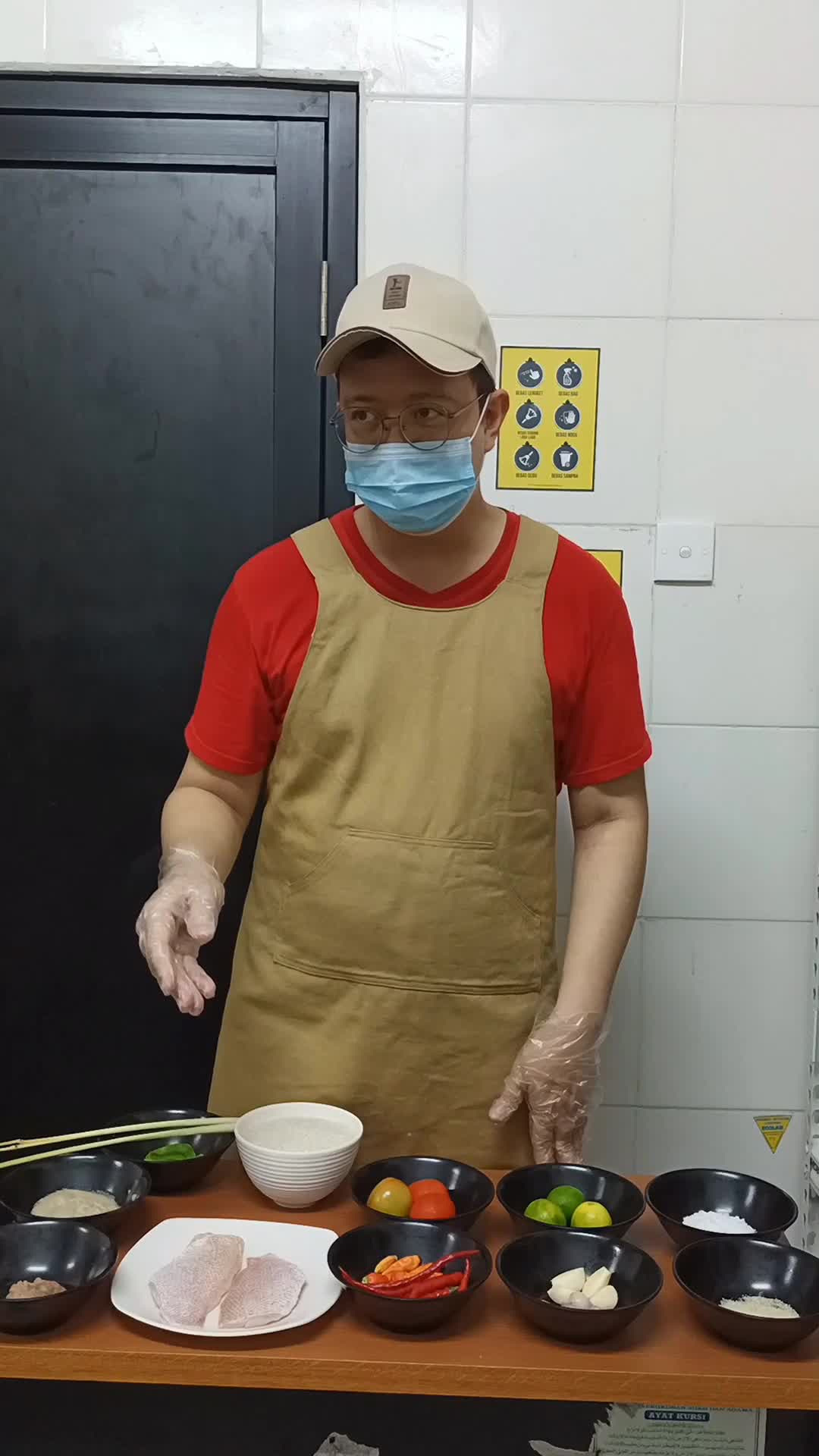 Victor asal domisili dari Bogor, menyajikan Ikan kakap merah Bakar dengan Sambal Dabu-Dabu dan Nasi gurih daun jeruk #onlineaudisimci8 