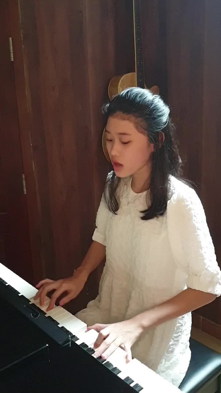 IGT2022  Glenis Calya singing