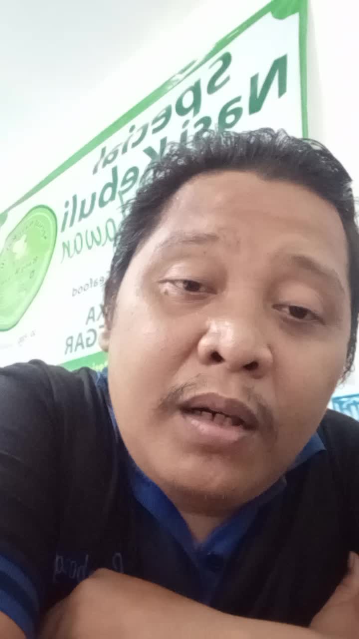 lagi hujan deras dan petir,mari kita sholawatan...