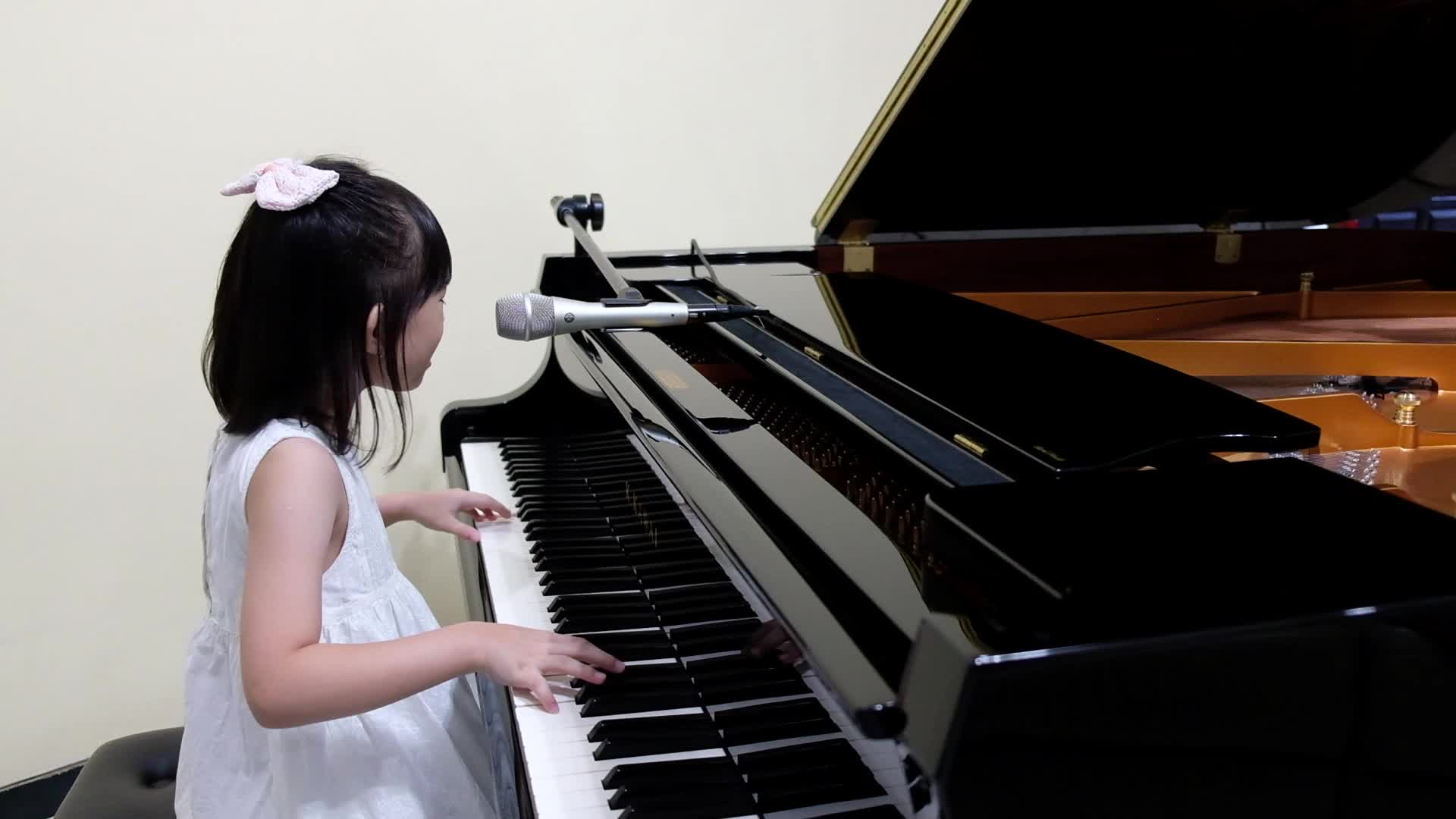 Geraldine Laura Vianne, 8 tahun, Surabaya..