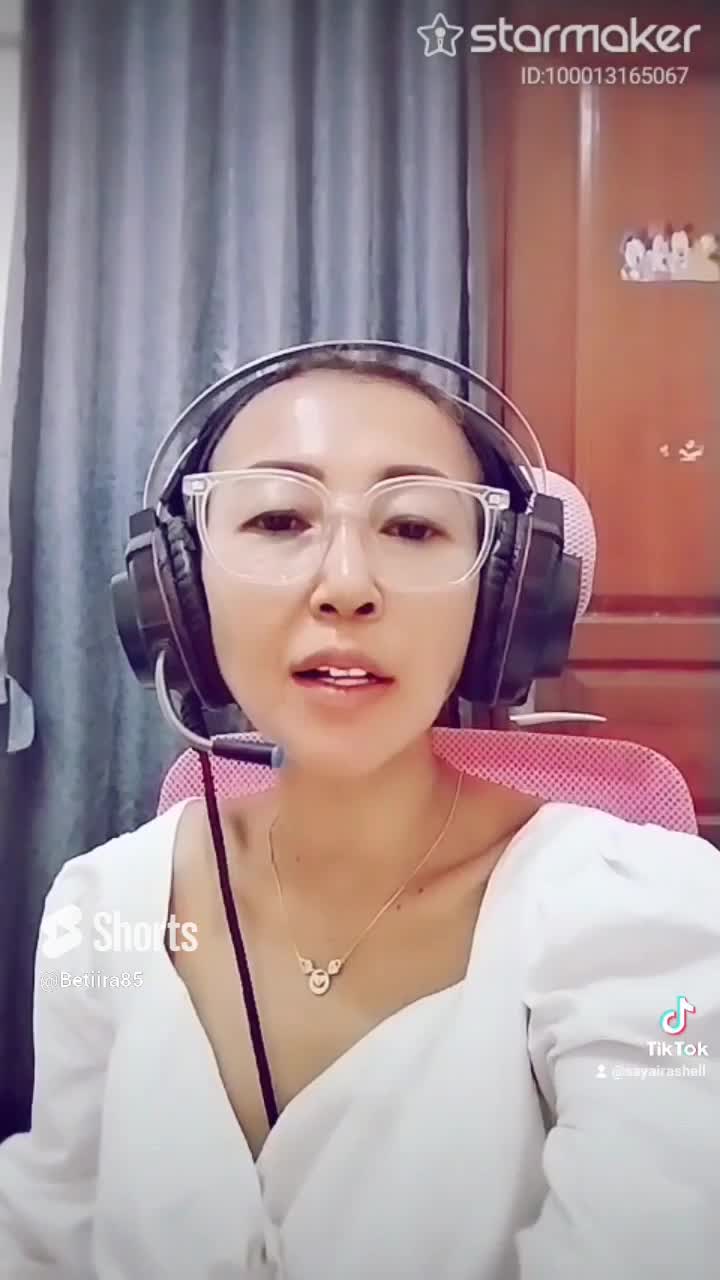 Nyanyi cuma lewat aplikasi.Harap maklum ya Guys Saya gk punya studio rekaman.&ga tau dsni Sewa studio rekaman Dmn?Bismimmalh aja Pkk nya 🙌